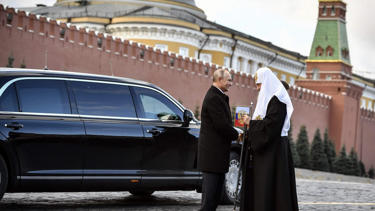 Patriarch Kirill I with President Vladimir V. Putin of Russia in 2018 in Moscow’s Red Square. - фото 1