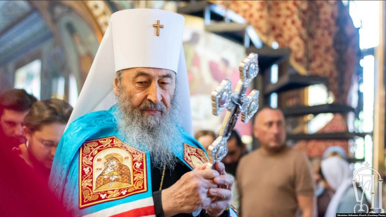 Глава УПЦ МП митрополит Онуфрий во время службы в Киево-Печерской лавре 29 мая 2022 года - фото 1