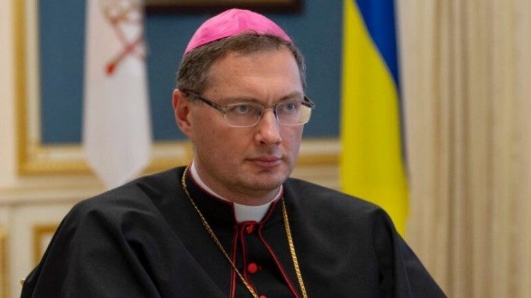 Zelensky confers a state award on the Apostolic Nuncio to Ukraine - фото 1
