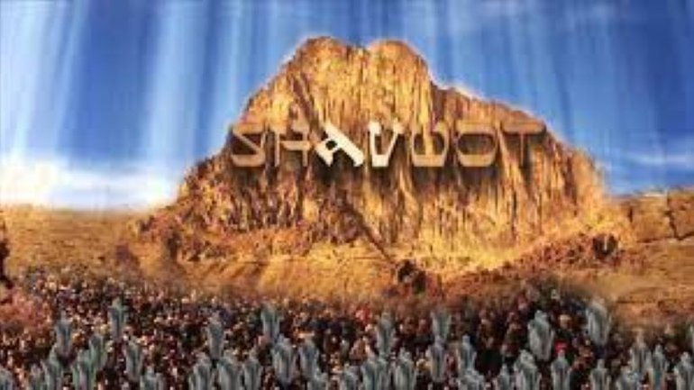Jews celebrate Shavuot – the feast of Pentecost and fruits - фото 1