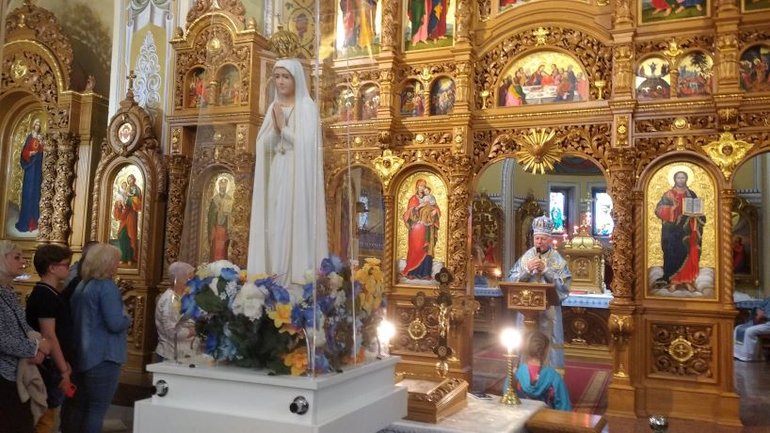 Мандрівна фігура Фатімської Богородиці прибула в Івано-Франківськ - фото 1