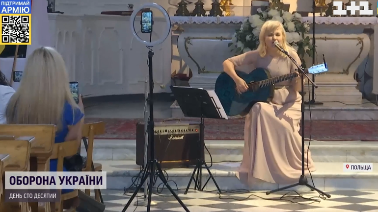 Священик, який заспівав у храмі в Варшаві "Червону калину", організував  концерт Бурмаки на підтримку саперів - фото 1