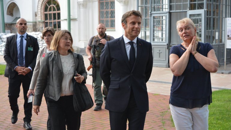 Emmanuel Macron visits St. Sofia of Kyiv - фото 1