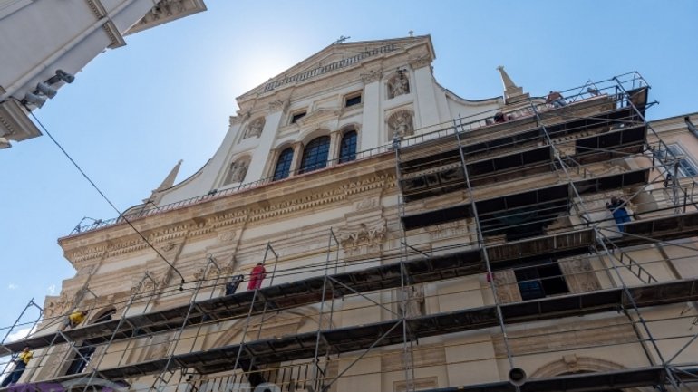 У Львові завершили реставрацію фасаду будівлі Гарнізонного храму святих апостолів Петра і Павла - фото 1
