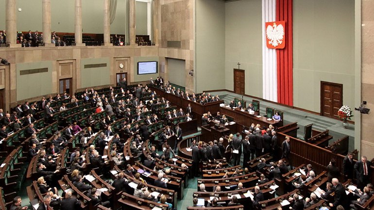 У Польщі вимагають суворіше карати за образу релігійних почуттів - фото 1