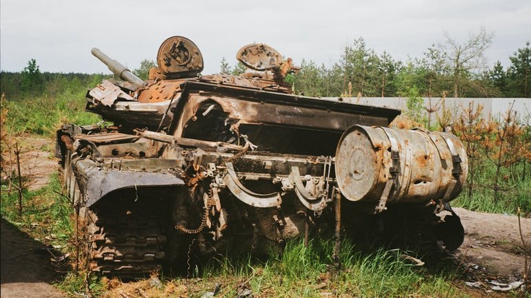 A tank after combat in Ukraine - фото 1