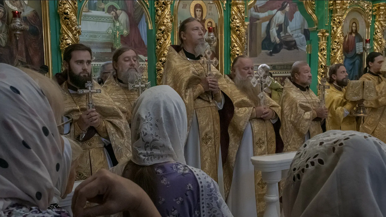 Priests in the Ukrainian Orthodox Church conducted a Mass in Kyiv, Ukraine, last month - фото 1