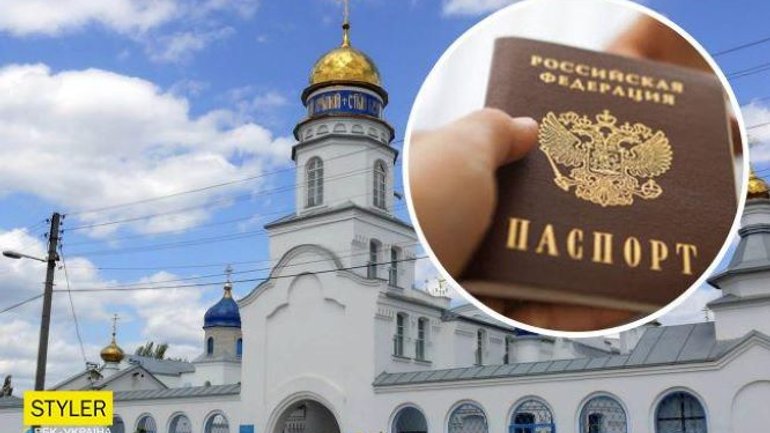 Священики УПЦ МП стоять у черзі за російськими паспортами в окупованому Мелітополі - фото 1