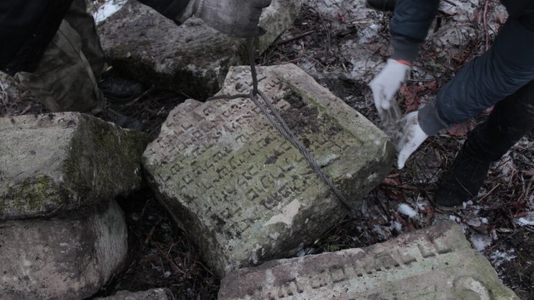 У Кременці знайшли надгробну плиту відомого рабина - фото 1