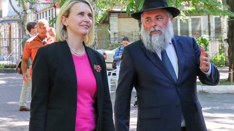 Посол США Бріджит Брінк зустрілась із головним рабином Києва - фото 1