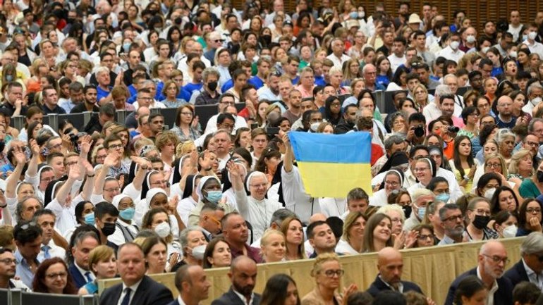 "Моліться за Церкву та за мир у світі й в Україні", - Папа сьогодні звернувся до паломників - фото 1