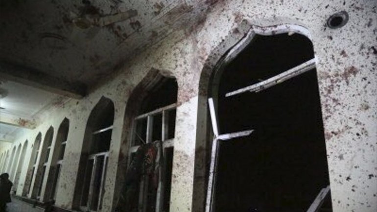 Число жертв вибуху в мечеті Кабула зросло до 21 - фото 1