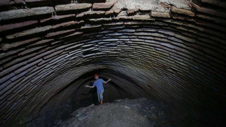 Вчені досліджують мережу тунелів і старовинну гробницю під Айя-Софією у Стамбулі - фото 1