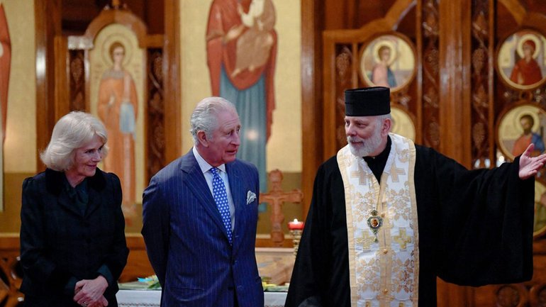 King Charles III and Queen Consort Camilla with Bishop Kenneth Nowakowski at the Ukrainian Catholic Cathedral of the Most Holy Family, London, March 2, 2022. Photo source: Toby Merville, PA Wire - фото 1