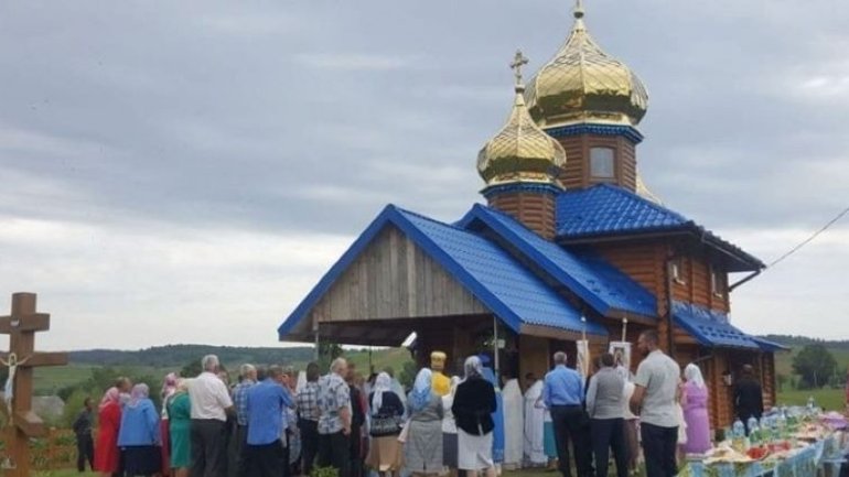 Мешканці села на Львівщині вимагають звільнити вчителів, які відвідують храм УП МП - фото 1