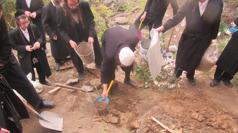 В Умані в районі паломництва розкопали людські кістки - фото 1