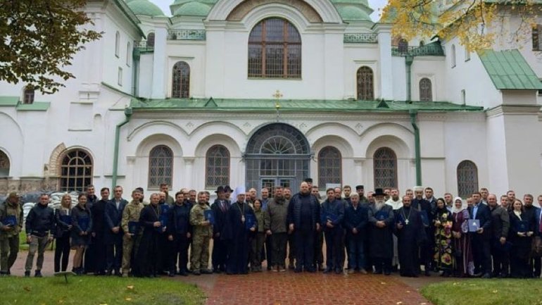 У Софії Київській військові капелани і представники духовенства отримали грамоти від ВРУ - фото 1