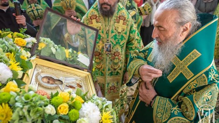 "Гнана" Церква: Предстоятель УПЦ МП освятив у Києві новий храм - фото 1