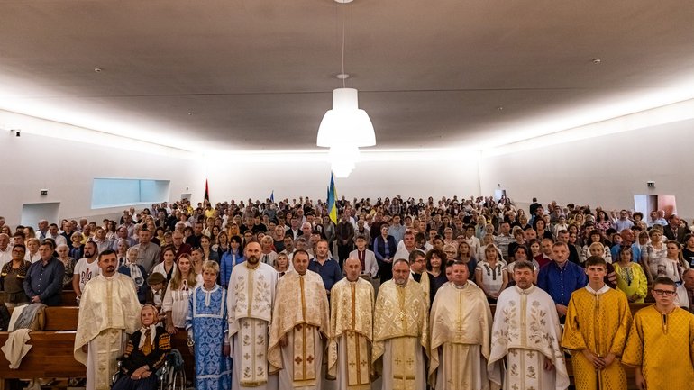 У Фатімі відбулася проща українців Португалії з молитвами за мир в Україні - фото 1