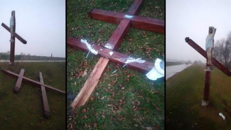 Вандали на Житомирщині зламани поклінний хрест та пошкодили Розп'яття - фото 1