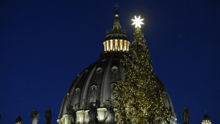 На Різдво площу Святого Петра прикрашатимуть ялинка і вертеп з Італії - фото 1