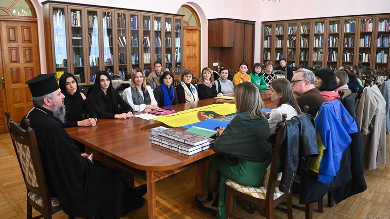 Предстоятель ПЦУ встретился с родными погибших, пленных и пропавших без вести защитников Украины - фото 1