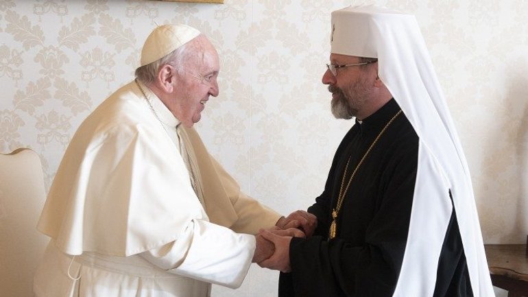 The Head of the UGCC presents the Pope with a piece of the Russian mine that damaged the Greek-Catholic church in Irpin - фото 1