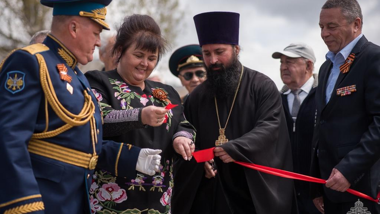 У «Кримській митрополії РПЦ» святкували "народну єдність" та збирали гроші на росармію - фото 1