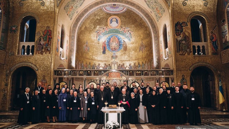 Монашество УГКЦ молилося у Патріаршому соборі в Римі: окреме прохання линуло за жертв російської агресії - фото 1