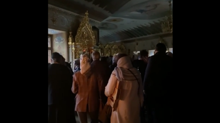 «Звон плывет, плывет над Россией». В Киево-Печерской лавре продолжают молиться за оккупантов - фото 1