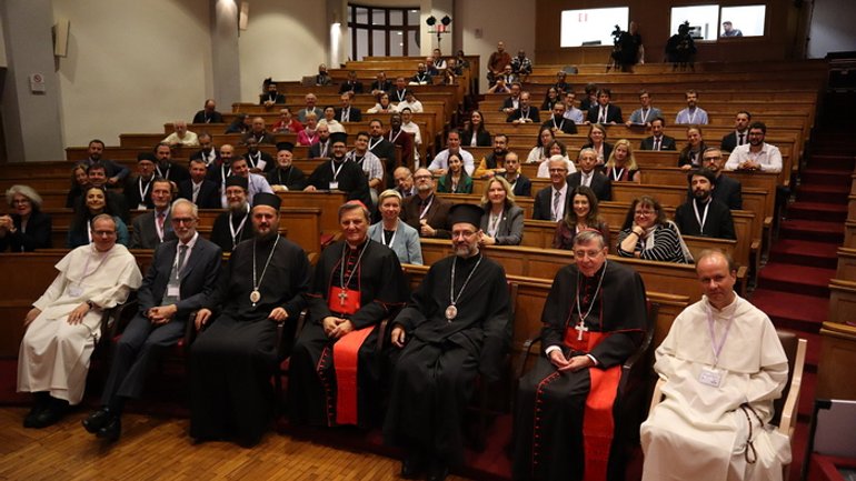 Католицька Церква запросила православних богословів поділитися баченням соборності: Конференція PRO ORIENTE-Ангелікум у Римі - фото 1