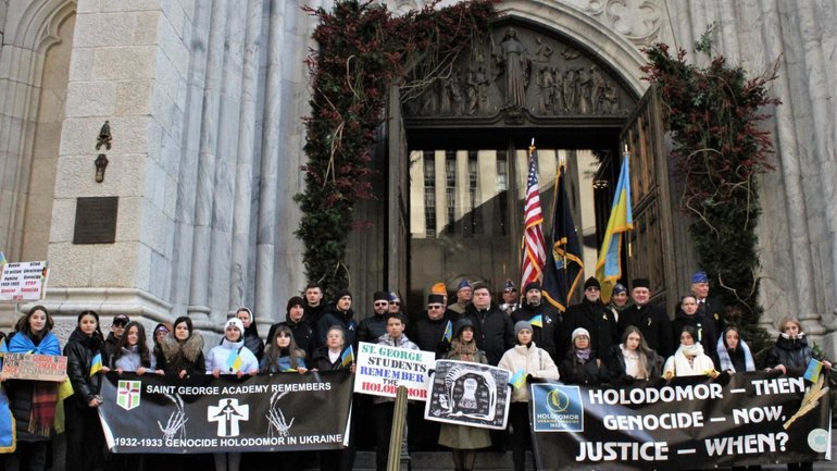 У Нью-Йорку жертв Голодомору в Україні вшанували ходою пам’яті та панахидою - фото 1