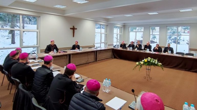У Львові-Брюховичах  єпископи РКЦ зібрались на пленарне засідання - фото 1
