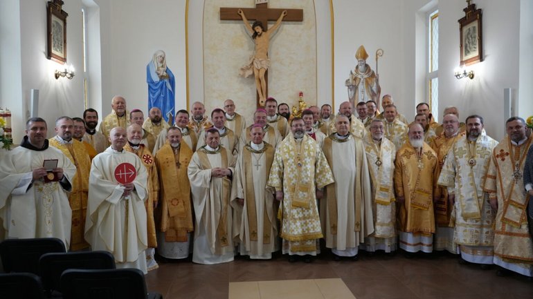 Спільні реколекції єпископів УГКЦ і РКЦ в Україні закінчилися братньою зустріччю - фото 1