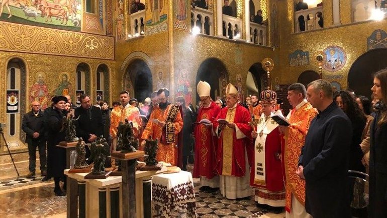 У соборі Святої Софії в Римі вшанували жертв Голодоморів і молилися за мир - фото 1