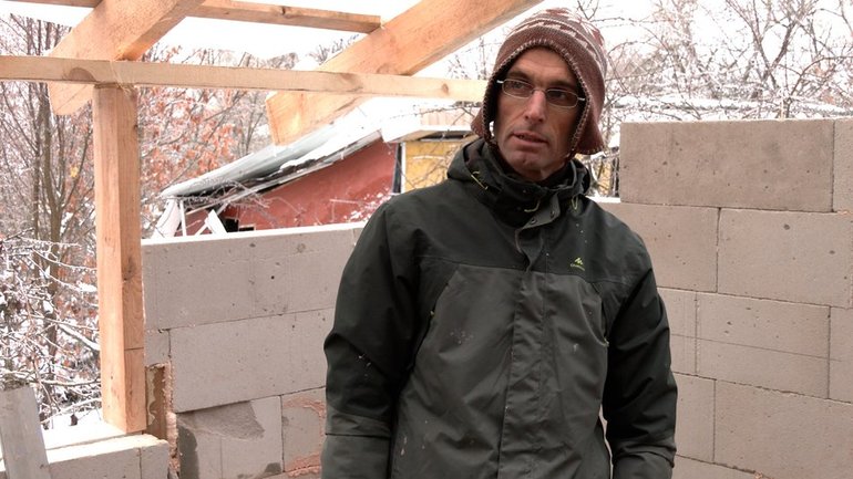 Два монахи із Нідерландів приїхали до Чернігова, щоб відбудовувати зруйновані будинки - фото 1