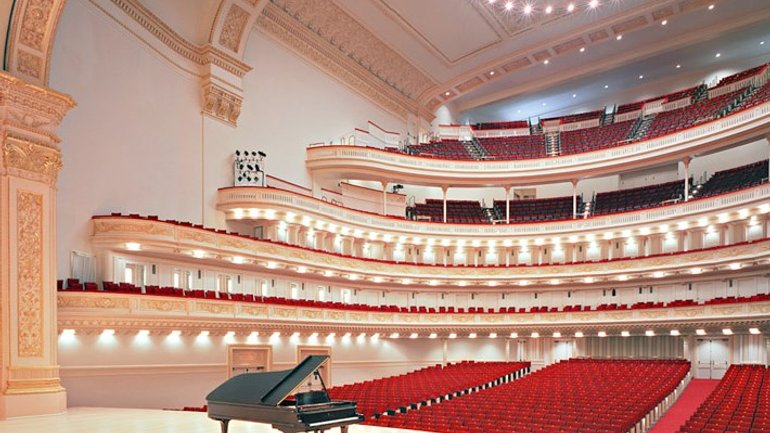 До 100-річчя прем'єри "Щедрика" у Карнеґі-хол відбудеться святковий концерт. Ведучі -Мартін Скорсезе та Віра Фарміґа - фото 1
