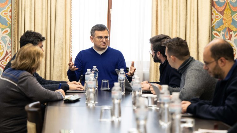 Ukraine's Minister of Foreign Affairs, Dmytro Kuleba, meets with Vatican journalists on Dec. 9 in Kyiv, Ukraine. - фото 1