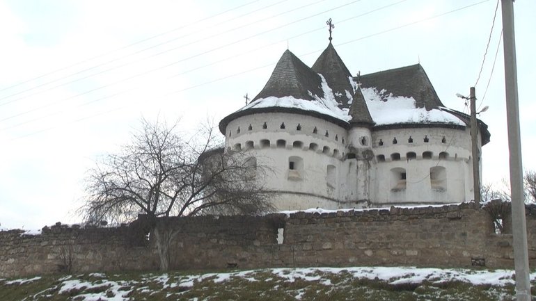 Руйнується єдина в Україні церква-фортеця XIV-XVI століть, що на Хмельниччині - фото 1