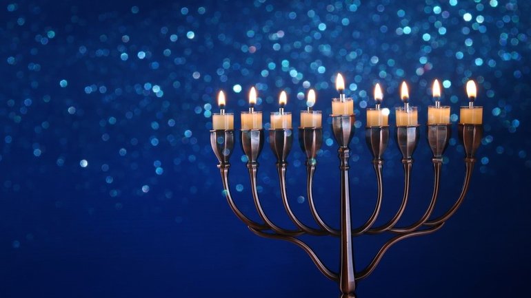 Первую ханукальную свечу зажигают сегодня вечером иудеи - фото 1