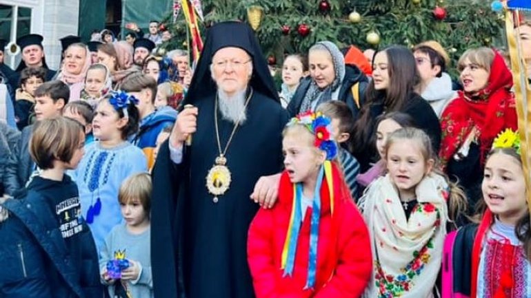 Українські прочани колядували зі Вселенським Патріархом - фото 1