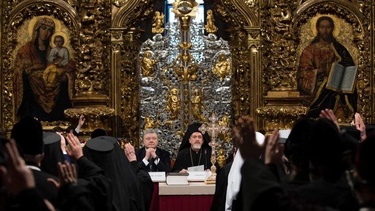 «Церкві окупанта не місце в Україні», - Порошенко закликав владу завершити розпочату у 2018 році роботу - фото 1