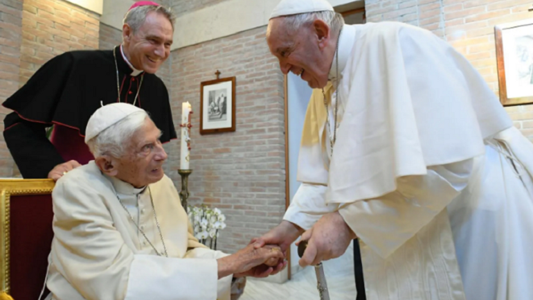 Pope Francis: Pray for a ‘very ill’ Benedict XVI - фото 1