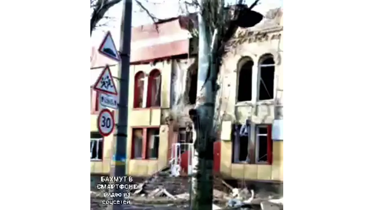 Старовинна будівля колишньої Бахмутської синагоги, скріншот відео Ольги Зайцевої - фото 1