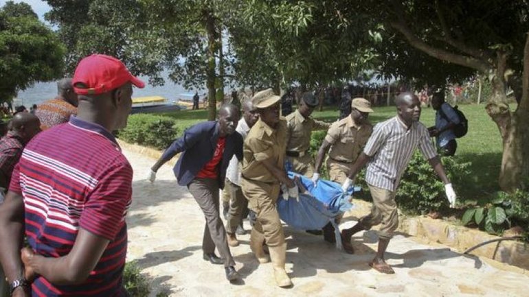 В Уганді пастора облили кислотою - фото 1