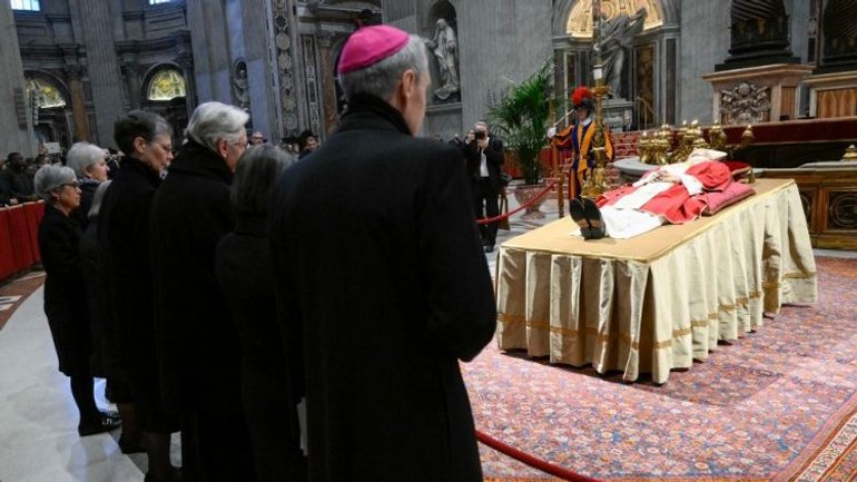 Речник Апостольської Столиці озвучив особливості чину похорону Бенедикта XVI - фото 1