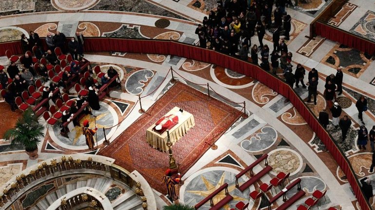 Пряма трансляція похорону Папи-емерита Бенедикта XVI - фото 1