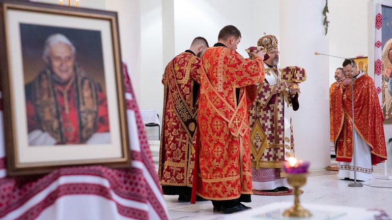 «Сьогодні ми отримуємо потужного молільника на небесах за нашу Церкву і Україну», — Глава УГКЦ про Бенедикта XVI - фото 1