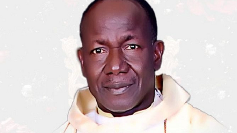 У Нігерії спалили живцем католицького священика - фото 1