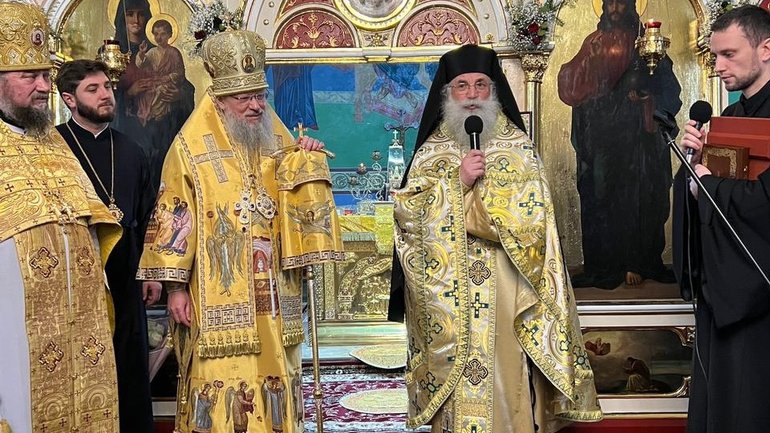Митрополит УПЦ МП, позбавлений громадянства України, досі веде Богослужіння на Буковині - фото 1